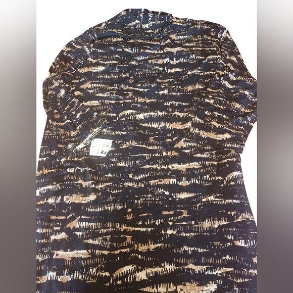 Connected Apparel Black and Cream Abstract Blouse - Picture 6 of 6